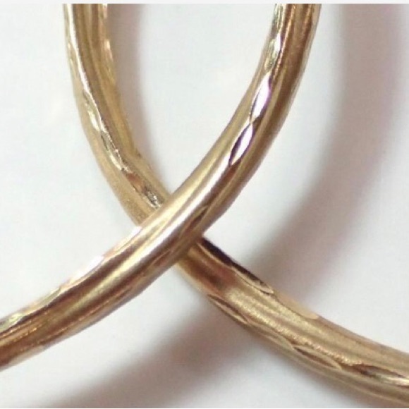 Lovely 10K Yellow Gold Hollow Hoop 1 5/8'' Diameter Earrings - Picture 3 of 4